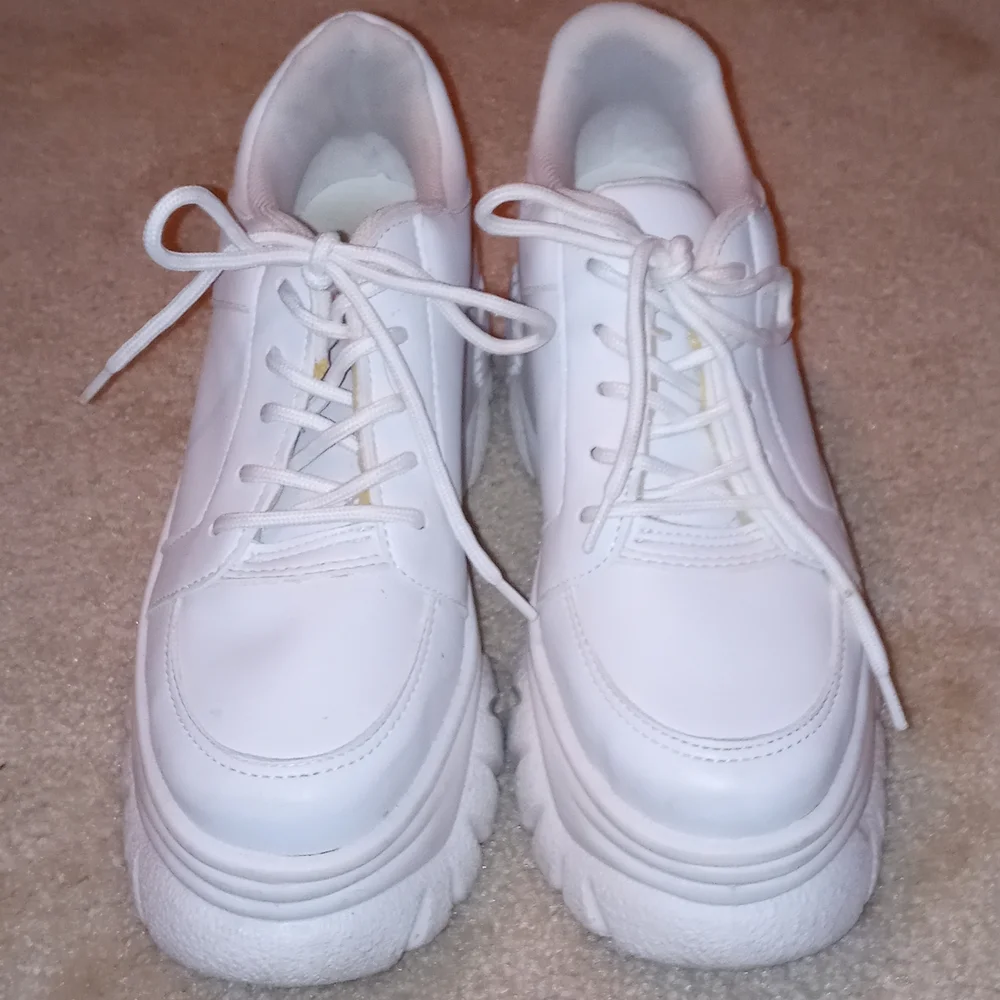 Urban Outfitters White  Sneakers Size 9 or 39 - Picture 2 of 8